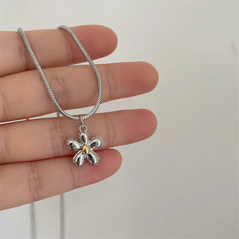 Korean Fashion Sweet Cool Flower Star Butterfly Pendant Necklaces for Women Vintage Elegant Snake Chains Necklace Y2K Jewelry