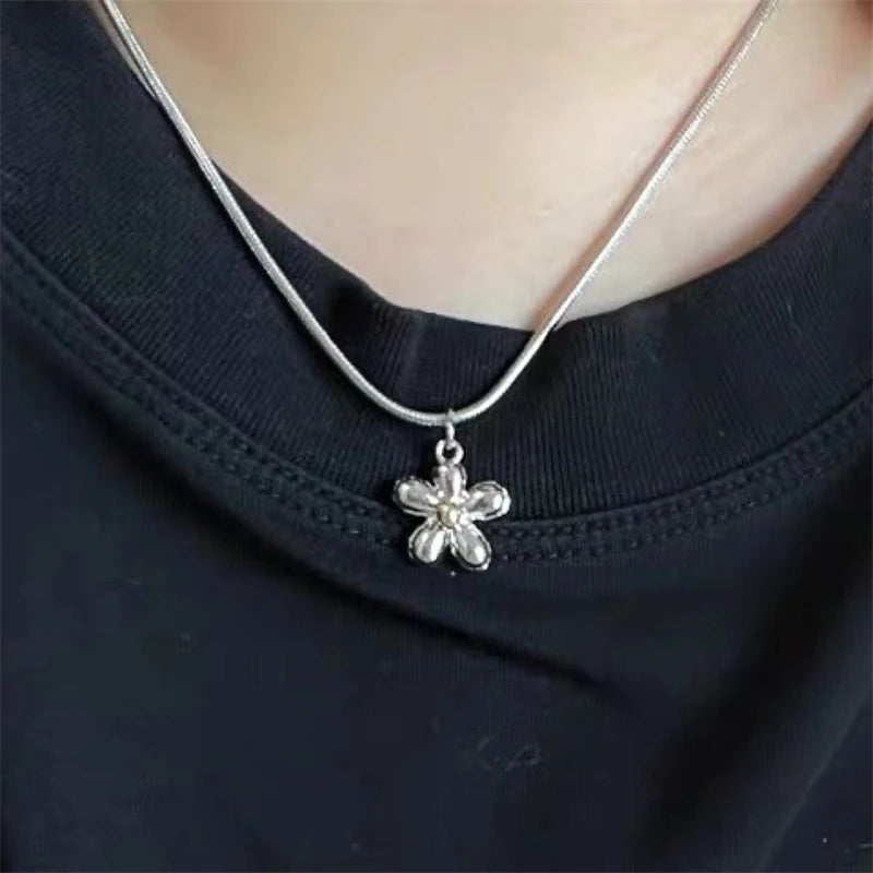 Korean Fashion Sweet Cool Flower Star Butterfly Pendant Necklaces for Women Vintage Elegant Snake Chains Necklace Y2K Jewelry