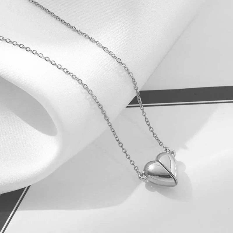 New Simple Hollow Love Heart Pendant Necklace for Women Fashion Creative Geometric Clavicle Chain Necklaces Party Jewelry Gift