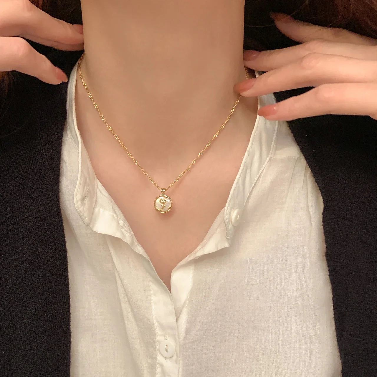 2024 New Irregular Round Shell Metal Rose Pendant Stainless Steel Necklace For Women's Sexy Neck Chain Party Luxury Jewelry