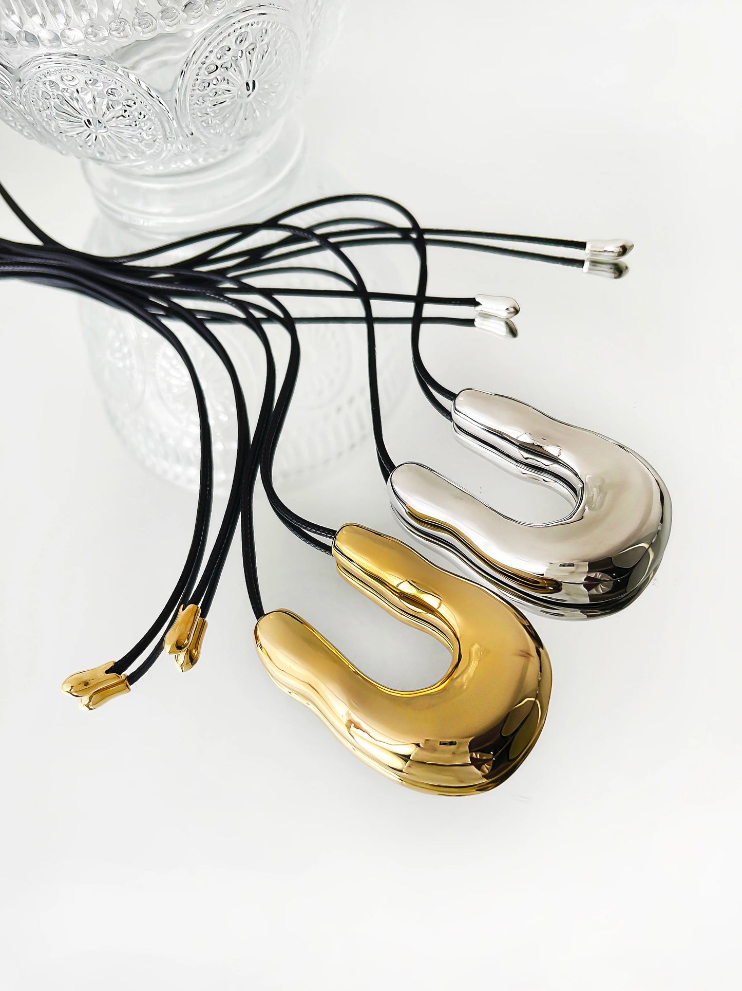 Peri'sbox Extra Large High Polish U-shape Horseshoe Pendant Necklace for Women Punk Adjustable Black Leather Rope Party Jewelry