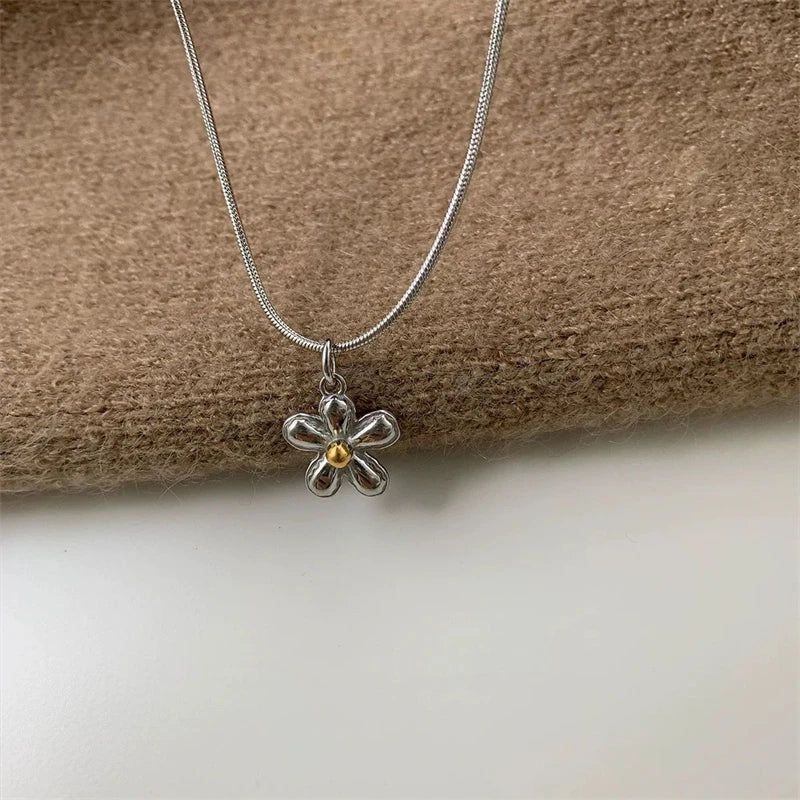 Korean Fashion Sweet Cool Flower Star Butterfly Pendant Necklaces for Women Vintage Elegant Snake Chains Necklace Y2K Jewelry