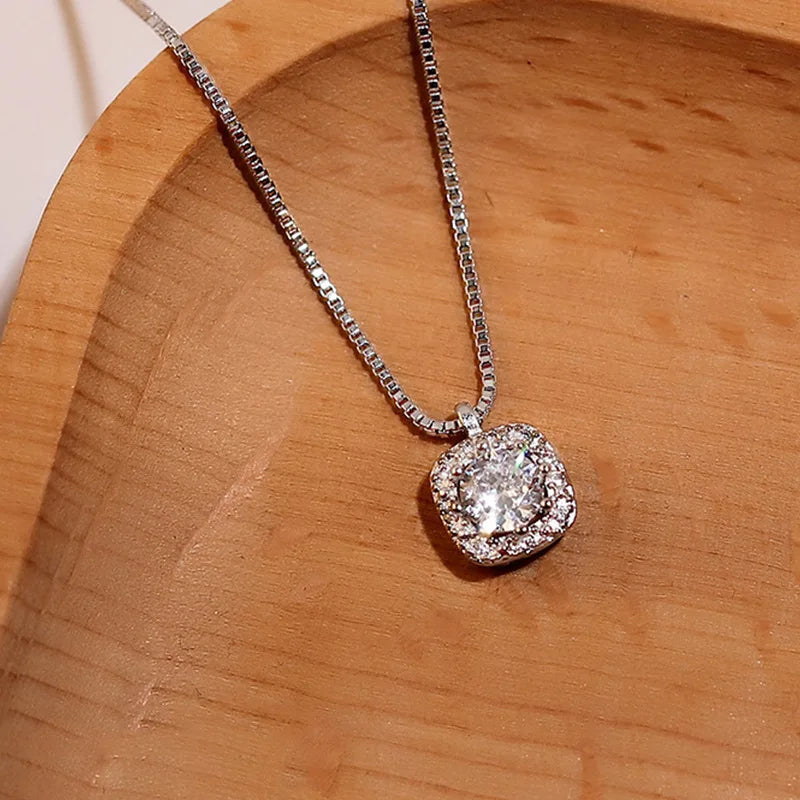 Korean Fashion Necklace for Women Heart Shaped Zircon Necklace Pendant Temperament Clavicle Chain Birthday Party Jewelry Gift