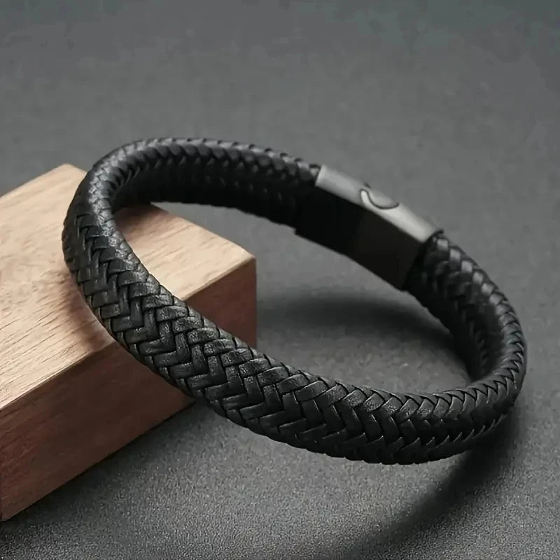 Black PU Leather Magnetic Bracelet Men's Mature and Stable and Elegant Giving Men The Best Gift for Men Black PU Leather Magneti