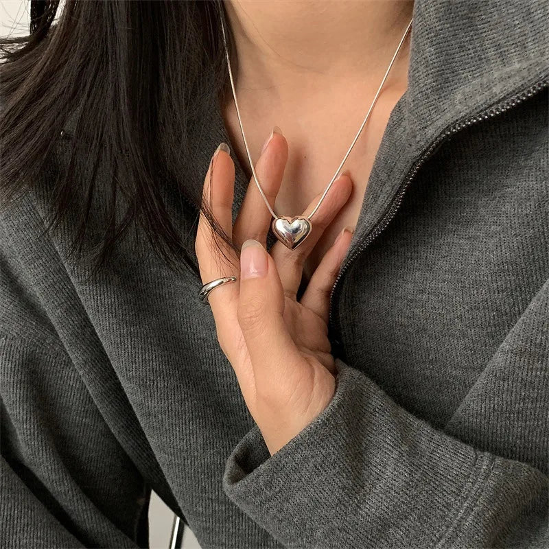 New Simple Hollow Love Heart Pendant Necklace for Women Fashion Creative Geometric Clavicle Chain Necklaces Party Jewelry Gift