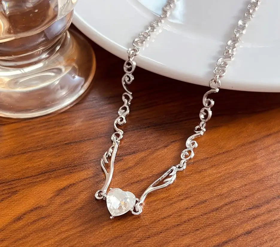 Korean Fashion Necklace for Women Heart Shaped Zircon Necklace Pendant Temperament Clavicle Chain Birthday Party Jewelry Gift