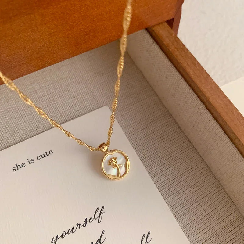 2024 New Irregular Round Shell Metal Rose Pendant Stainless Steel Necklace For Women's Sexy Neck Chain Party Luxury Jewelry